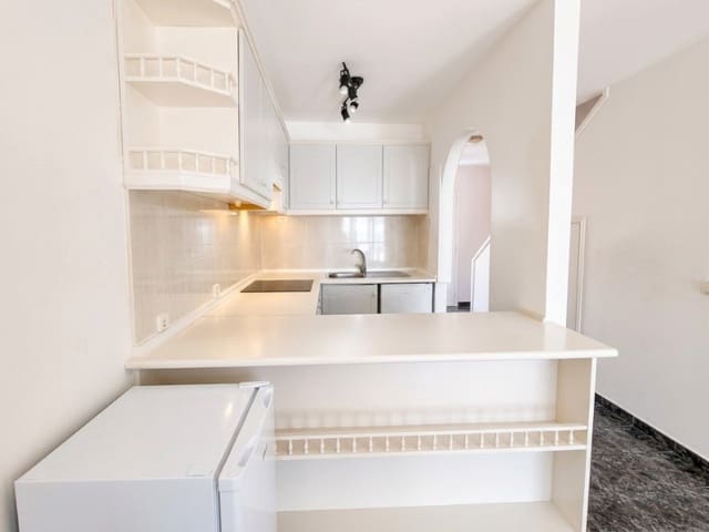 2 soveværelse Lejlighed til salg i Costa del Silencio, Arona med swimmingpool - € 285.000 (Ref: 10151100)