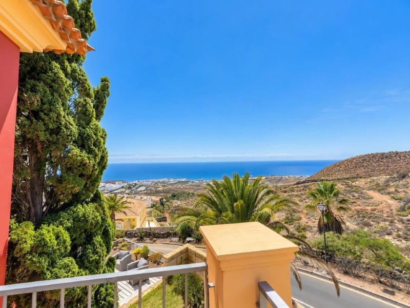 5 bedroom Villa for sale in Chayofa with garage - € 950,000 (Ref: 10151101)