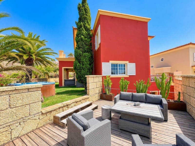 5 bedroom Villa for sale in Chayofa with garage - € 950,000 (Ref: 10151101)