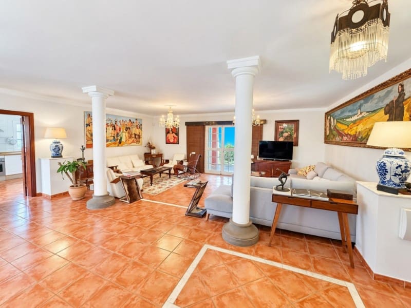 5 bedroom Villa for sale in Chayofa with garage - € 950,000 (Ref: 10151101)