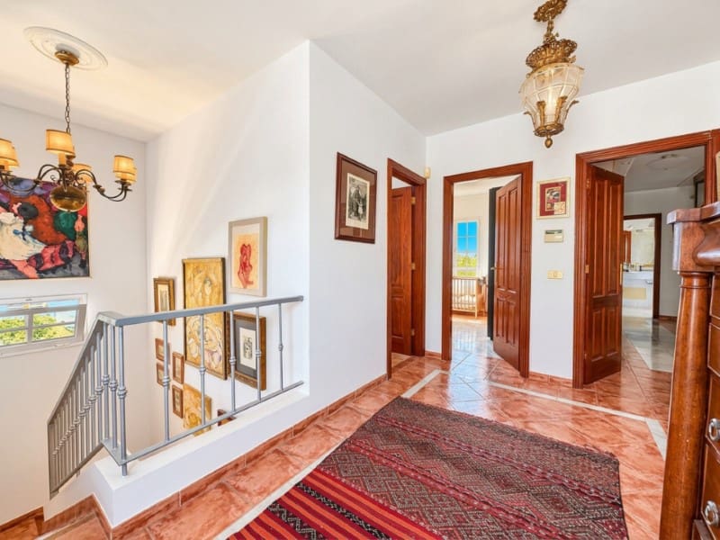 5 bedroom Villa for sale in Chayofa with garage - € 950,000 (Ref: 10151101)