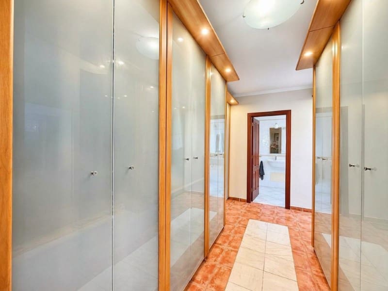 5 bedroom Villa for sale in Chayofa with garage - € 950,000 (Ref: 10151101)