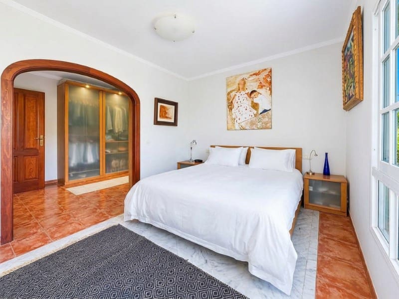 5 bedroom Villa for sale in Chayofa with garage - € 950,000 (Ref: 10151101)