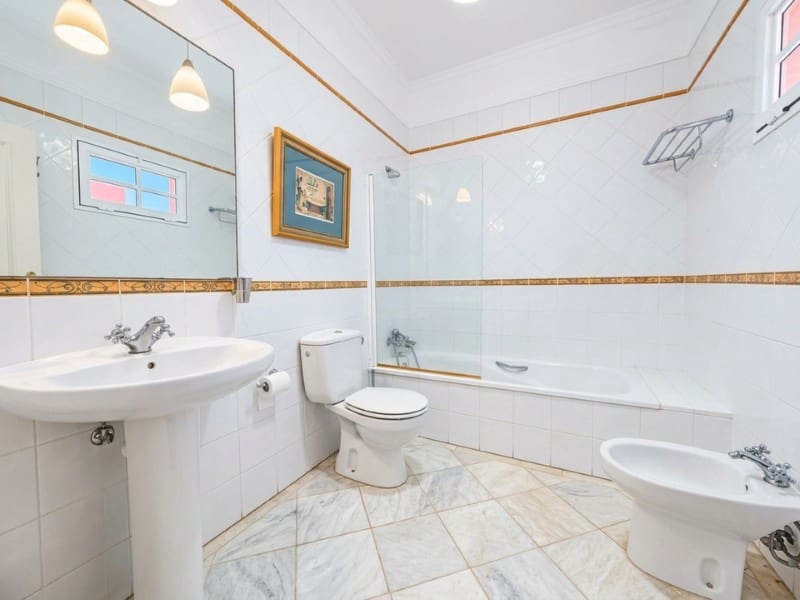 5 bedroom Villa for sale in Chayofa with garage - € 950,000 (Ref: 10151101)