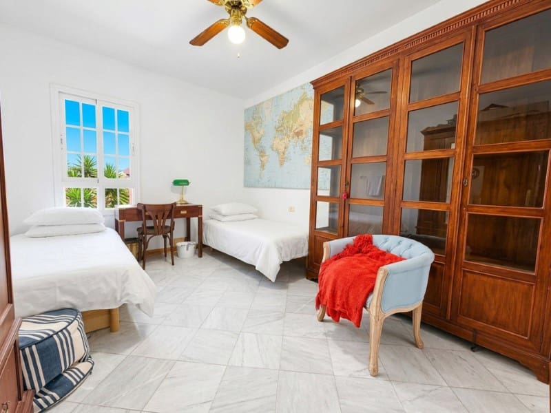 5 bedroom Villa for sale in Chayofa with garage - € 950,000 (Ref: 10151101)