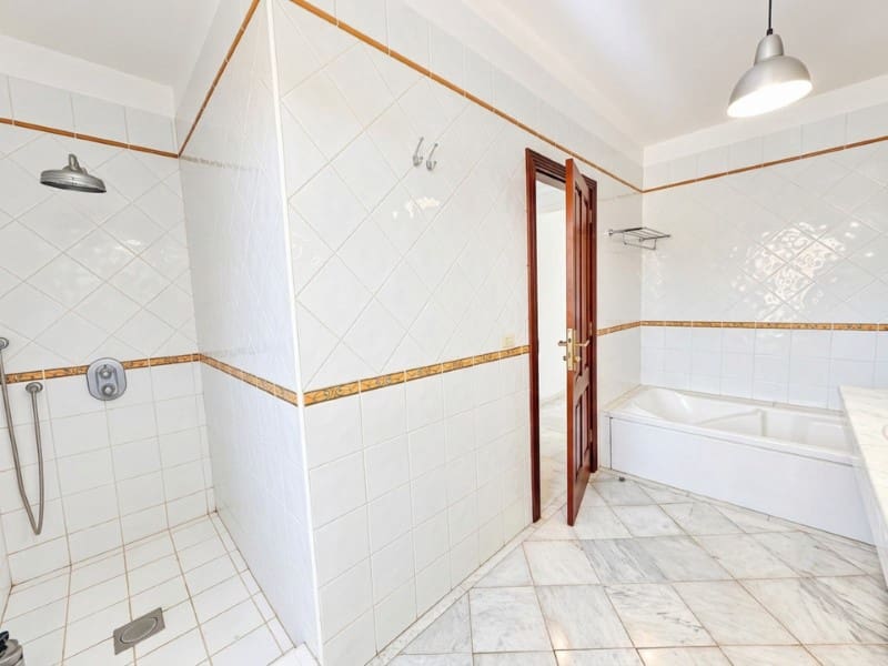 5 bedroom Villa for sale in Chayofa with garage - € 950,000 (Ref: 10151101)