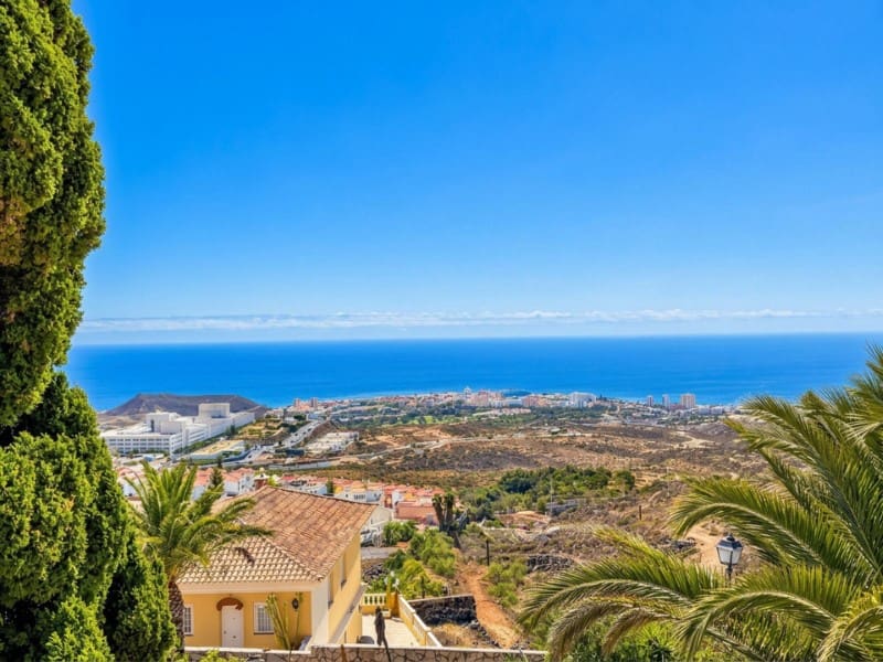 5 bedroom Villa for sale in Chayofa with garage - € 950,000 (Ref: 10151101)