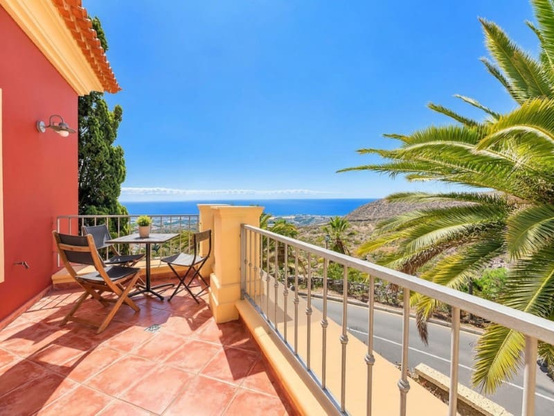 5 bedroom Villa for sale in Chayofa with garage - € 950,000 (Ref: 10151101)