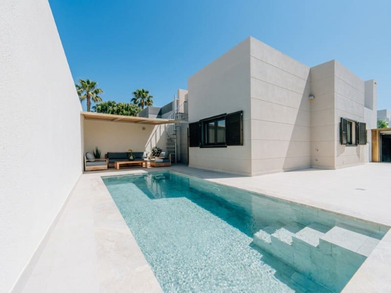 3 soveværelse Villa til salg i El Medano med swimmingpool - € 1.100.000 (Ref: 10151102)