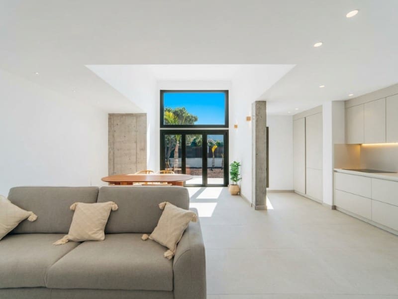 3 soveværelse Villa til salg i El Medano med swimmingpool - € 1.100.000 (Ref: 10151102)