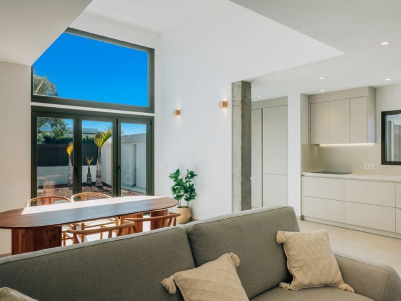3 soveværelse Villa til salg i El Medano med swimmingpool - € 1.100.000 (Ref: 10151102)
