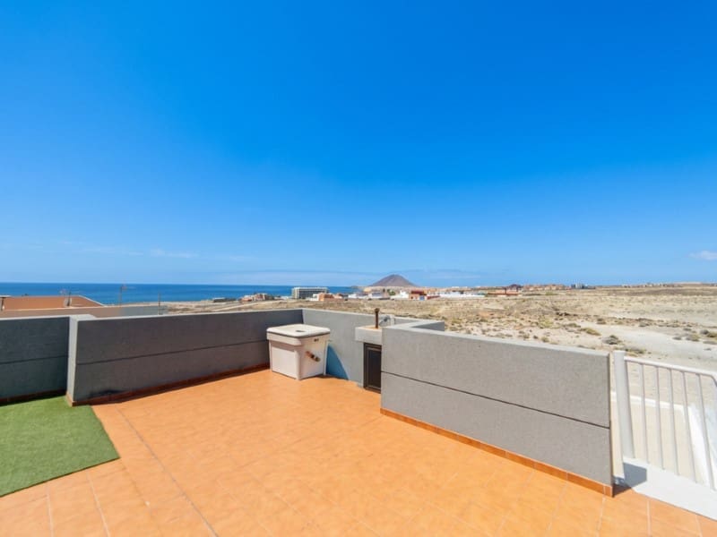 3 soveværelse Villa til salg i El Medano med swimmingpool - € 1.100.000 (Ref: 10151102)