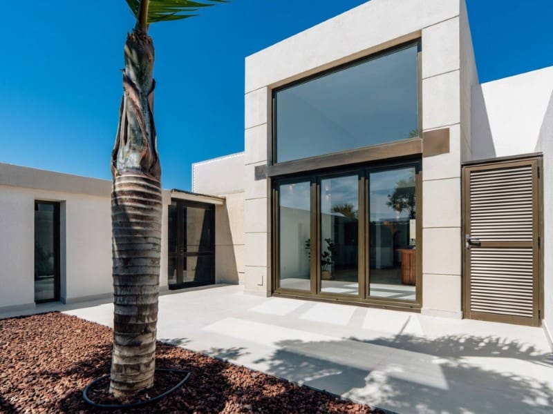 3 soveværelse Villa til salg i El Medano med swimmingpool - € 1.100.000 (Ref: 10151102)