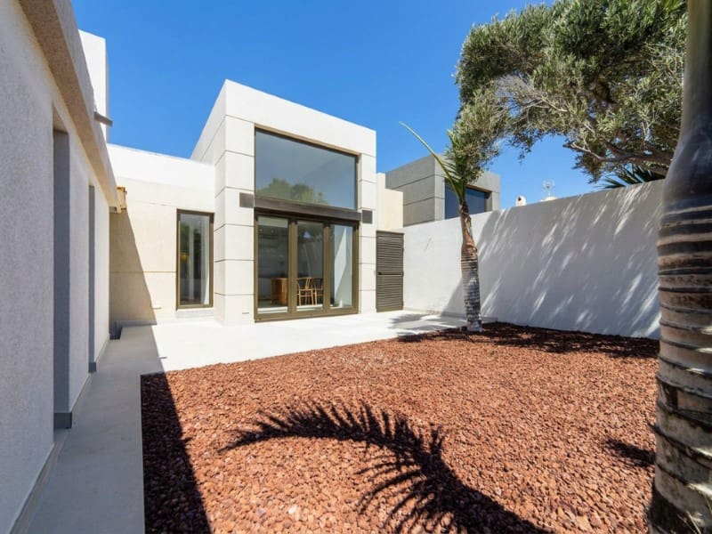 3 soveværelse Villa til salg i El Medano med swimmingpool - € 1.100.000 (Ref: 10151102)