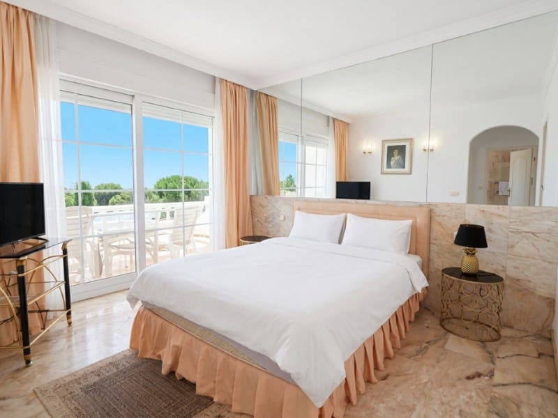 5 bedroom Villa for sale in Chayofa with garage - € 950,000 (Ref: 10151103)