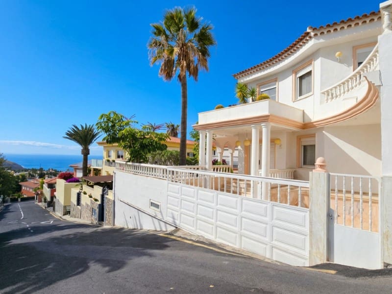 5 bedroom Villa for sale in Chayofa with garage - € 950,000 (Ref: 10151103)