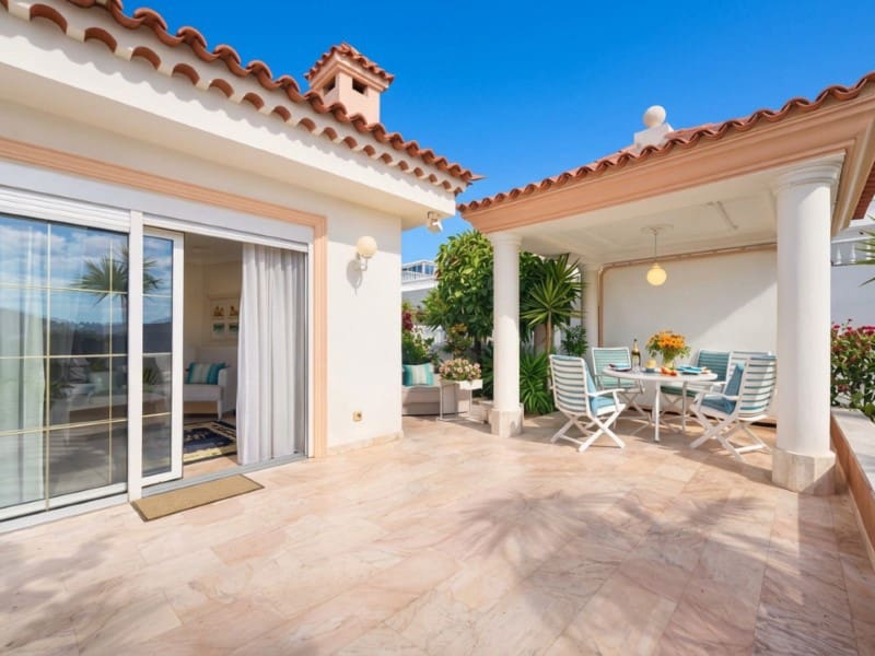5 bedroom Villa for sale in Chayofa with garage - € 950,000 (Ref: 10151103)