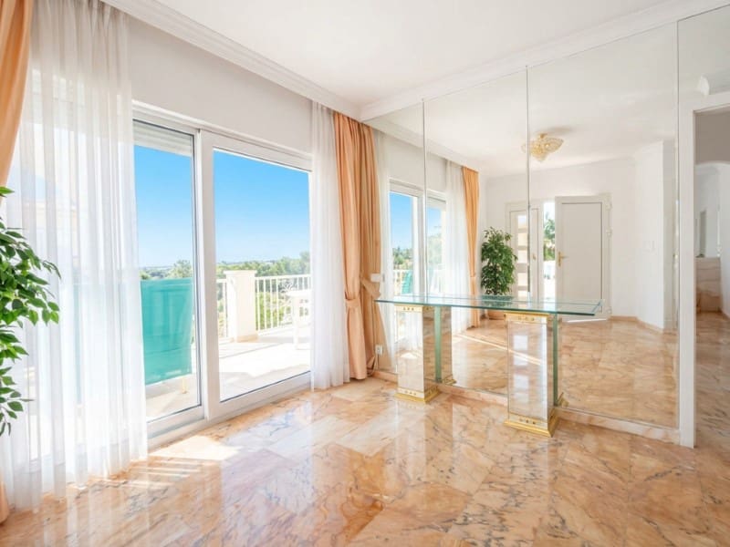 5 bedroom Villa for sale in Chayofa with garage - € 950,000 (Ref: 10151103)