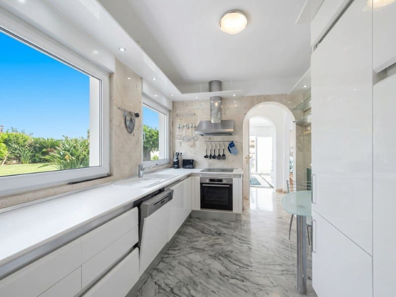 5 bedroom Villa for sale in Chayofa with garage - € 950,000 (Ref: 10151103)