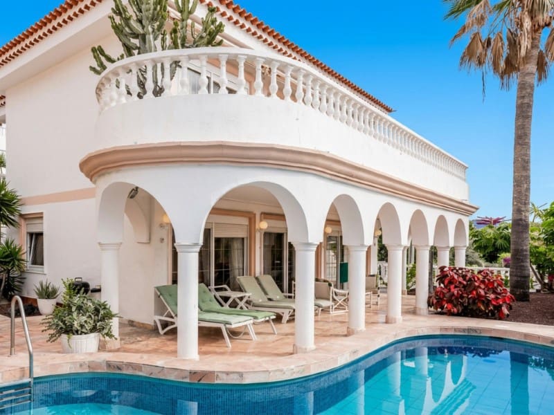 5 bedroom Villa for sale in Chayofa with garage - € 950,000 (Ref: 10151103)