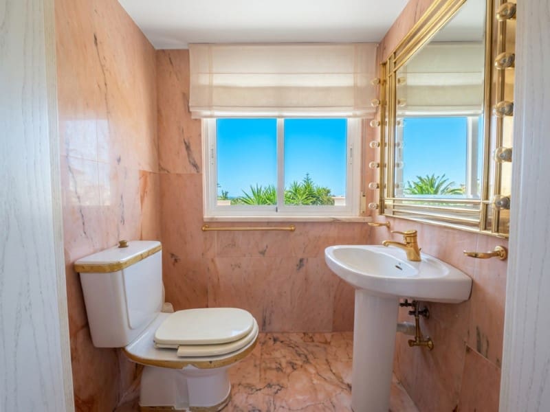 5 bedroom Villa for sale in Chayofa with garage - € 950,000 (Ref: 10151103)