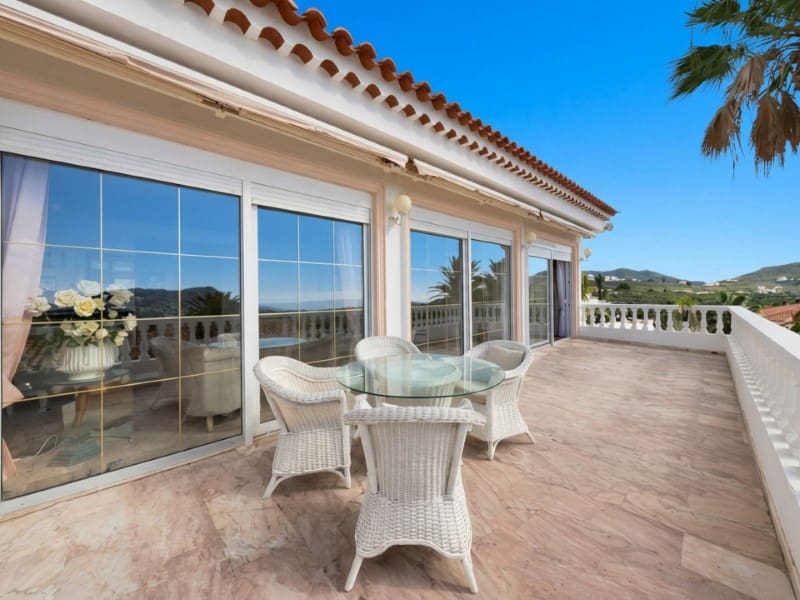 5 bedroom Villa for sale in Chayofa with garage - € 950,000 (Ref: 10151103)