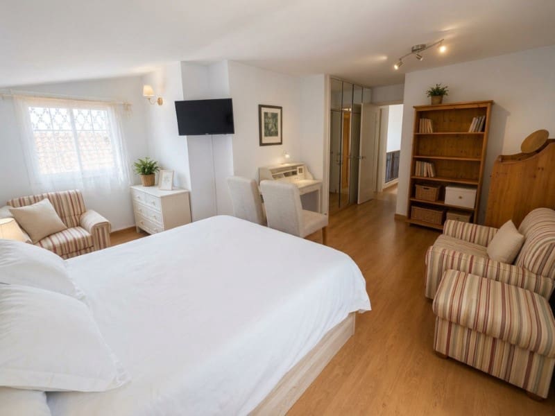 4 chambre Villa/Maison à vendre à Radazul avec garage - 497 000 € (Ref: 10151105)