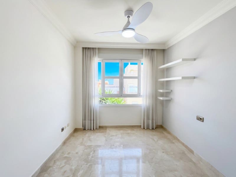 Apartment for sale in Santa Cruz de Tenerife with garage - € 528,000 (Ref: 10151107)