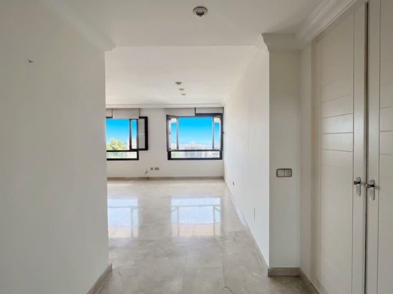 Apartment for sale in Santa Cruz de Tenerife with garage - € 528,000 (Ref: 10151107)