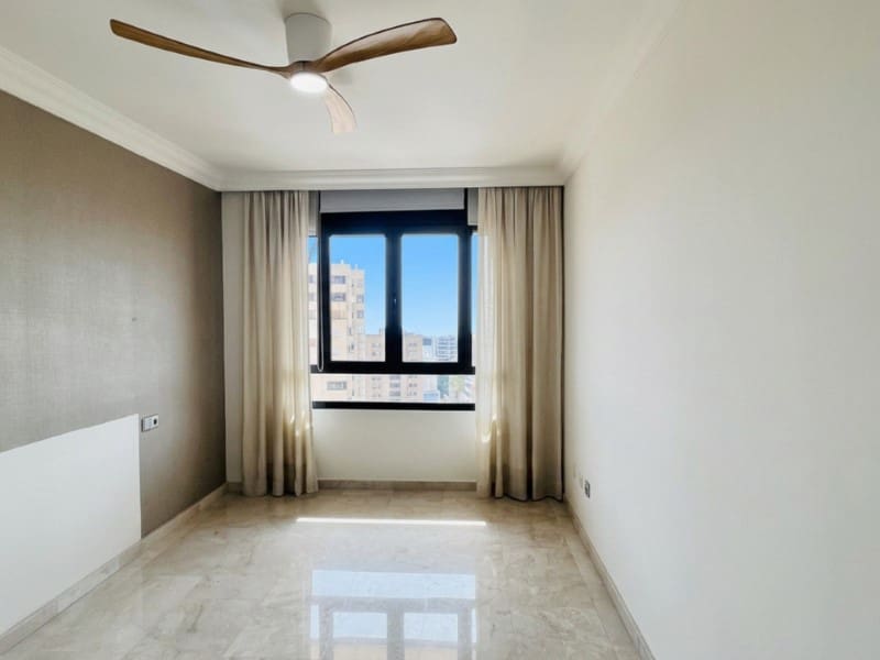 Apartment for sale in Santa Cruz de Tenerife with garage - € 528,000 (Ref: 10151107)