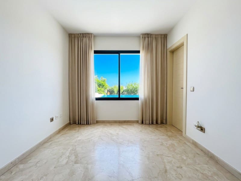 Apartment for sale in Santa Cruz de Tenerife with garage - € 528,000 (Ref: 10151107)