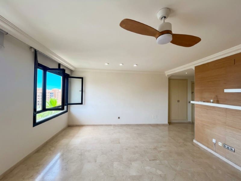 Apartment for sale in Santa Cruz de Tenerife with garage - € 528,000 (Ref: 10151107)