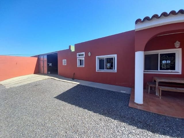 2 slaapkamer Villa te koop in Los Silos - € 649.000 (Ref: 7065768)