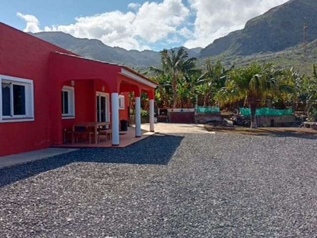 2 slaapkamer Villa te koop in Los Silos - € 649.000 (Ref: 7065768)