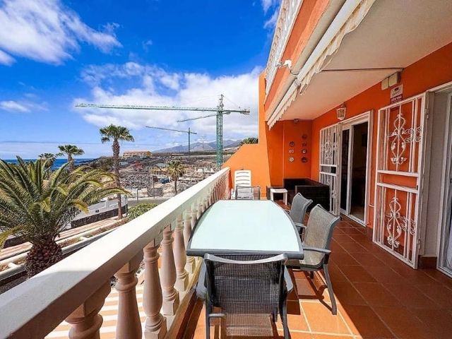 2 makuuhuone Huoneisto myytävänä paikassa Playa San Juan, Guía de Isora mukana uima-altaan 
autotalli - 530 000 € (Ref: 8456026)