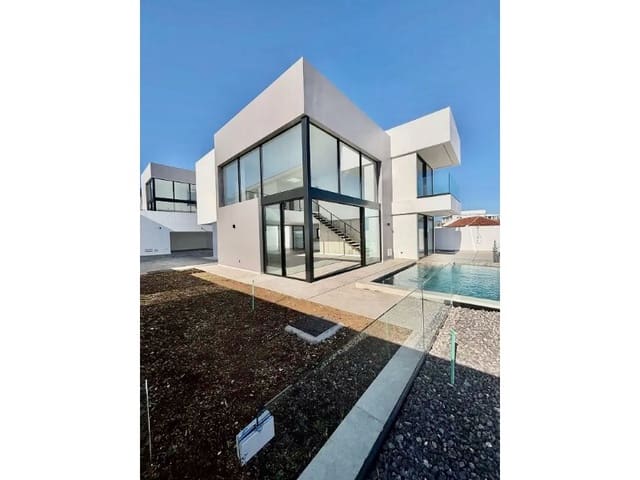 4 slaapkamer Villa te koop in Puerto de la Cruz - € 1.600.000 (Ref: 9196179)