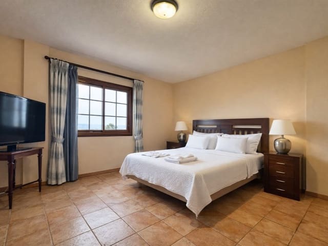 5 bedroom Villa for sale in La Orotava - € 995,000 (Ref: 9269772)