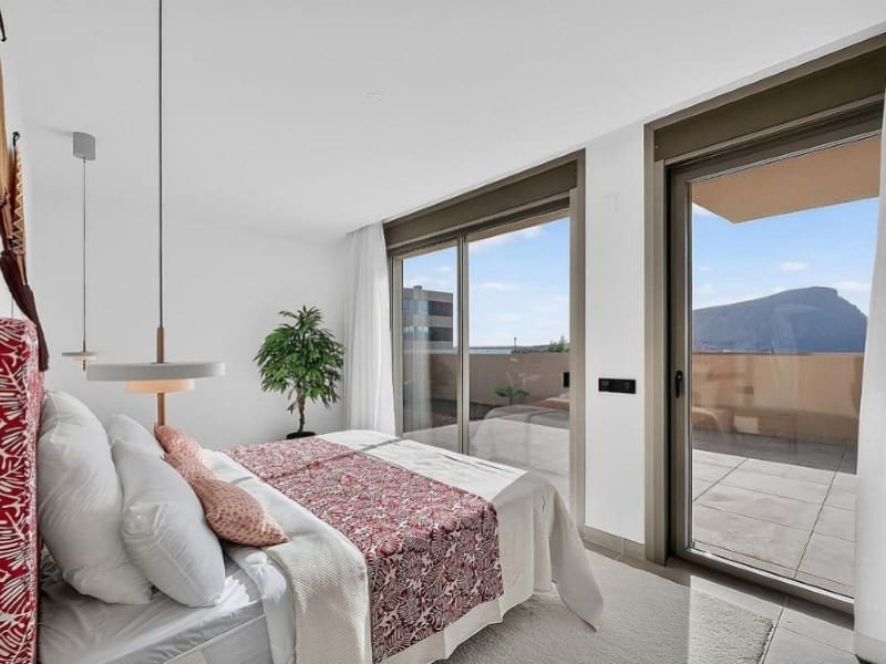 3 Zimmer Apartment zu verkaufen in El Medano mit Pool Garage - 590.000 € (Ref: 9310768)