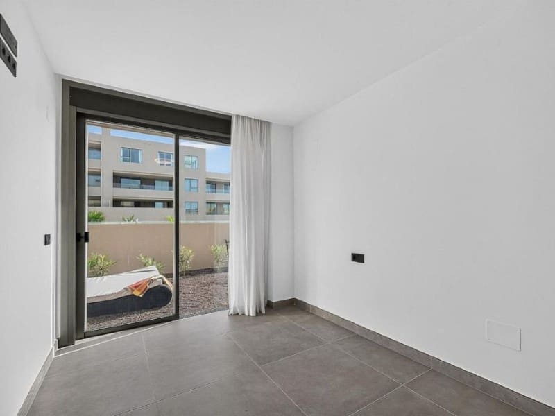 3 Zimmer Apartment zu verkaufen in El Medano mit Pool Garage - 590.000 € (Ref: 9310768)
