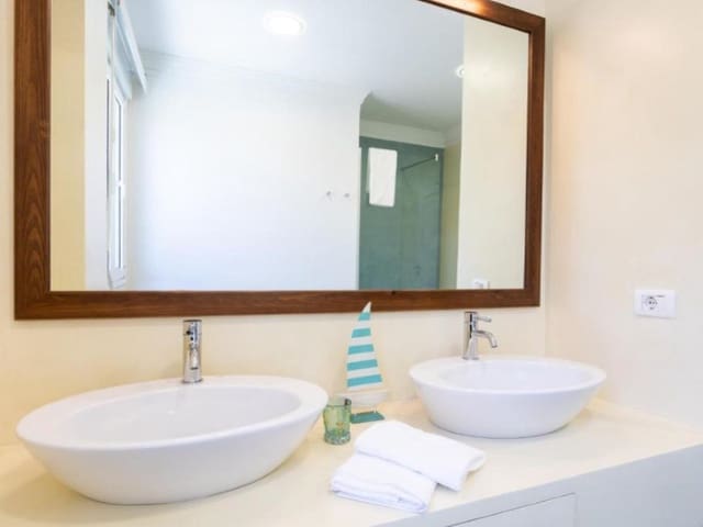 Villa til salgs i La Orotava - € 830 000 (Ref: 9335500)