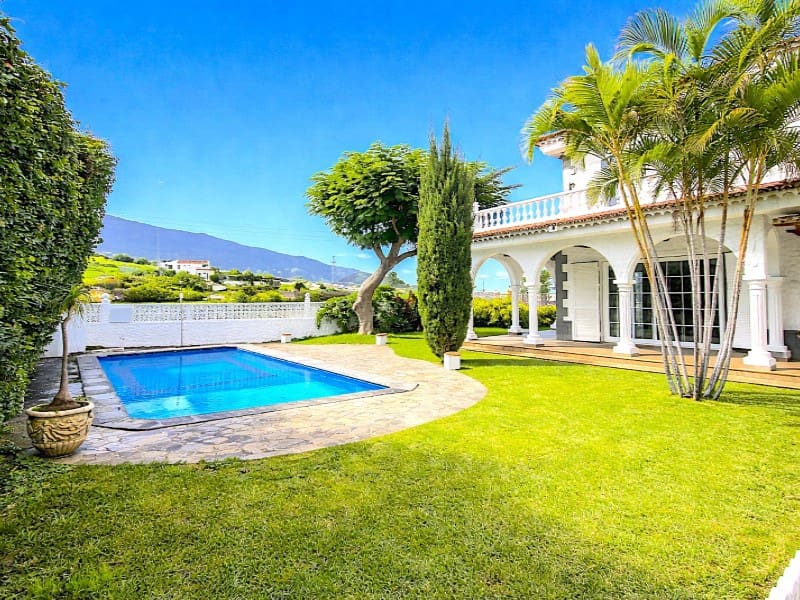 Chalet de 3 habitaciones en Puerto de la Cruz en venta - 900.000 € (Ref: 9619320)