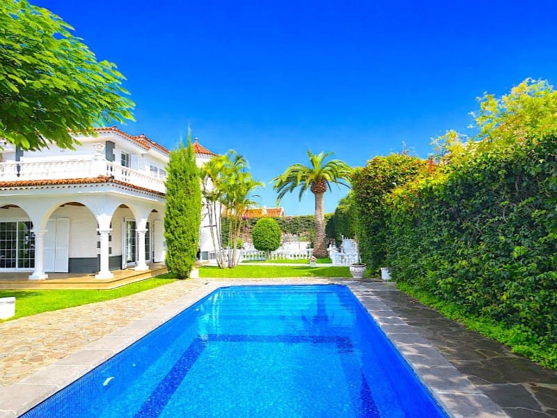 Chalet de 3 habitaciones en Puerto de la Cruz en venta - 900.000 € (Ref: 9619320)