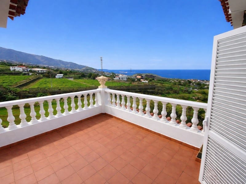 Chalet de 3 habitaciones en Puerto de la Cruz en venta - 900.000 € (Ref: 9619320)