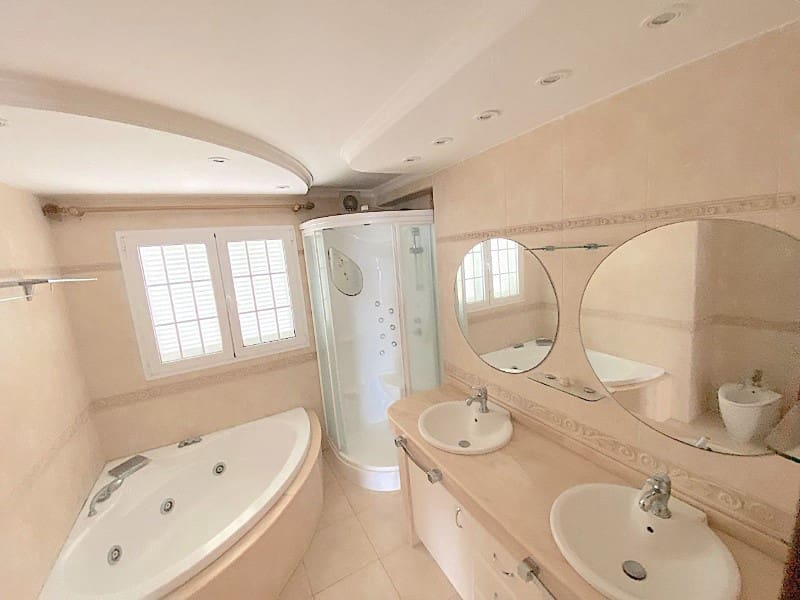 Chalet de 3 habitaciones en Puerto de la Cruz en venta - 900.000 € (Ref: 9619320)