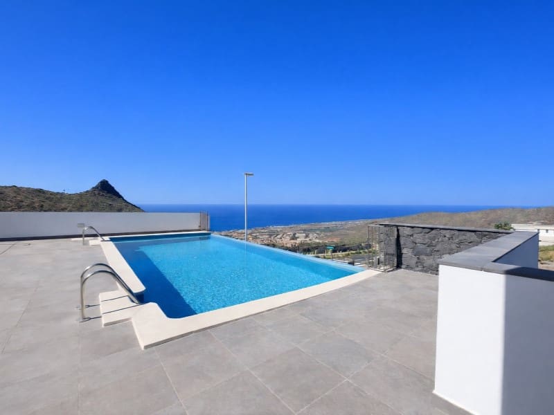 Chalet de 4 habitaciones en Costa Adeje en venta - 1.900.000 € (Ref: 9630031)