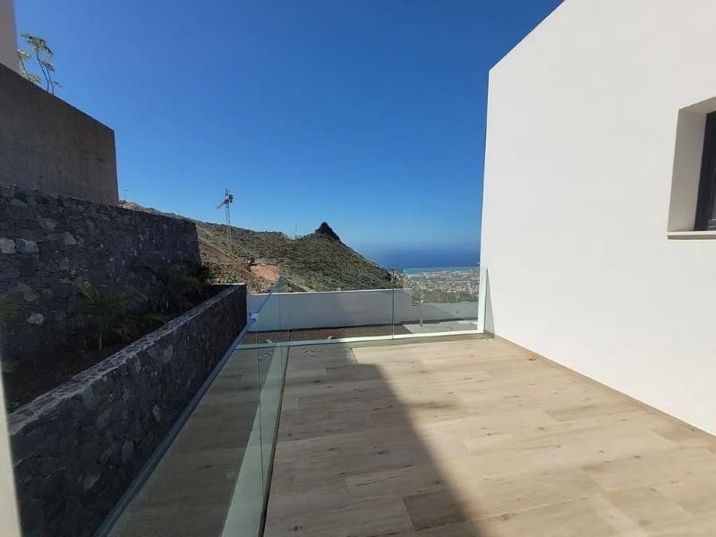 Chalet de 4 habitaciones en Costa Adeje en venta - 1.900.000 € (Ref: 9630031)