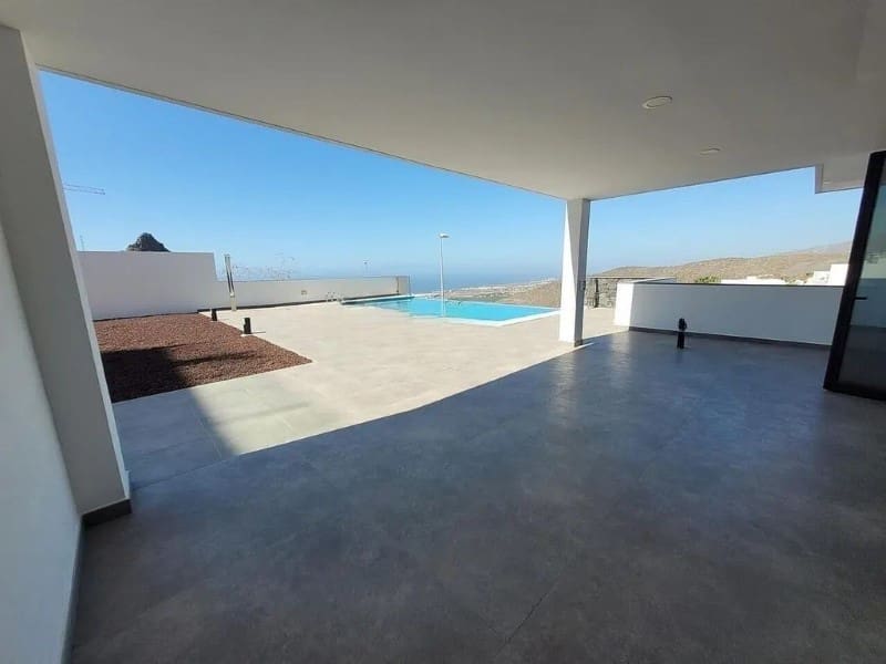 Chalet de 4 habitaciones en Costa Adeje en venta - 1.900.000 € (Ref: 9630031)