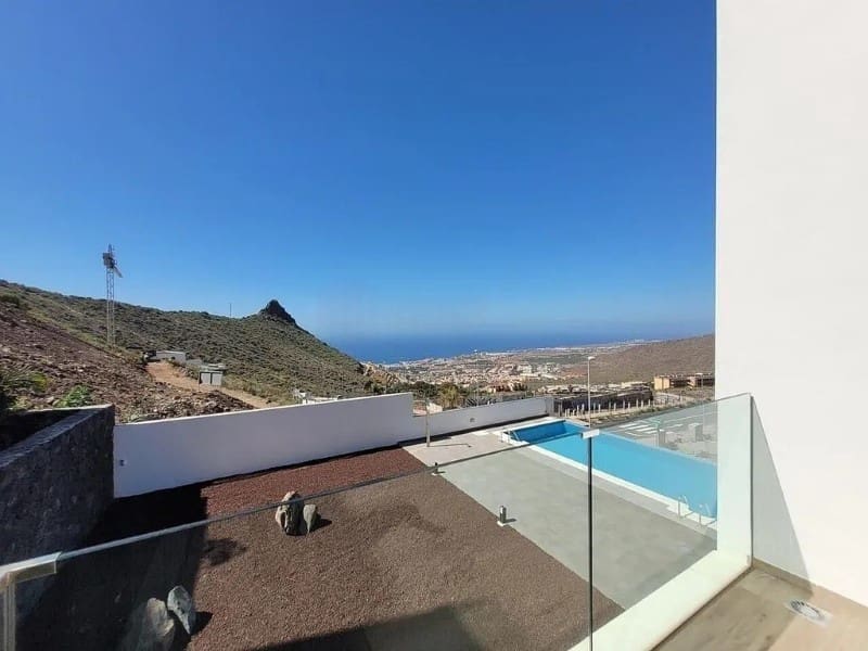 Chalet de 4 habitaciones en Costa Adeje en venta - 1.900.000 € (Ref: 9630031)