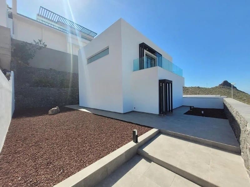 Chalet de 4 habitaciones en Costa Adeje en venta - 1.900.000 € (Ref: 9630031)