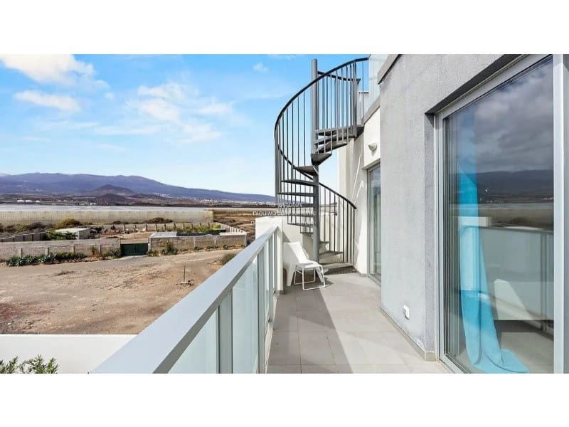 Ático de 2 habitaciones en Los Abrigos en venta - 390.000 € (Ref: 9630037)